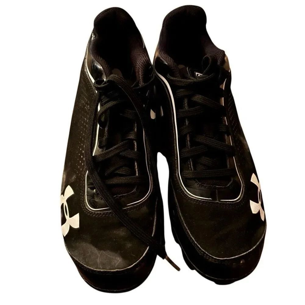 Under Armour Men’s Size 9 Low Baseball Cleats